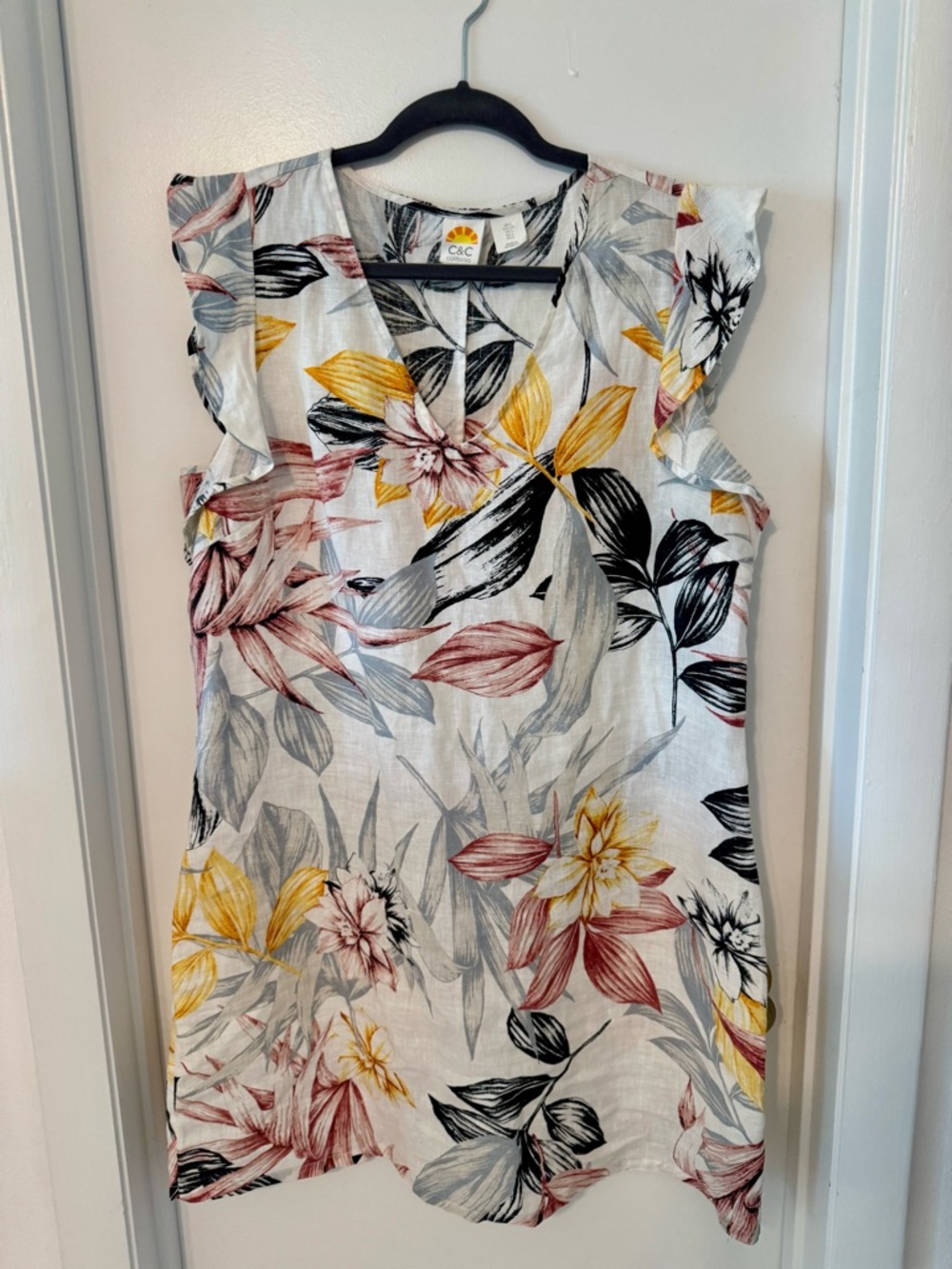 C&C California Floral Sleeveless V-Neck Dress in Yellow, Blush, Black Size L